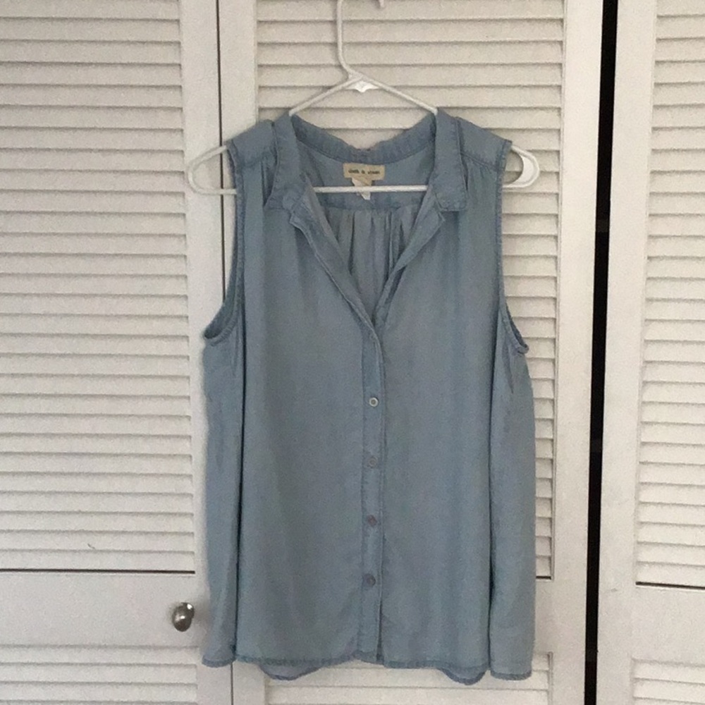 Lightweight blue denim/chambray loose tanktop!